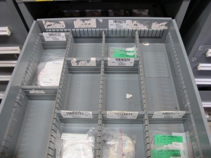 STANLEY VIDMAR HEAVY DUTY 5-DRAWER PARTS CABINET W/ CONTENTS (W-50) LOADING & HANDLING FEE $25-